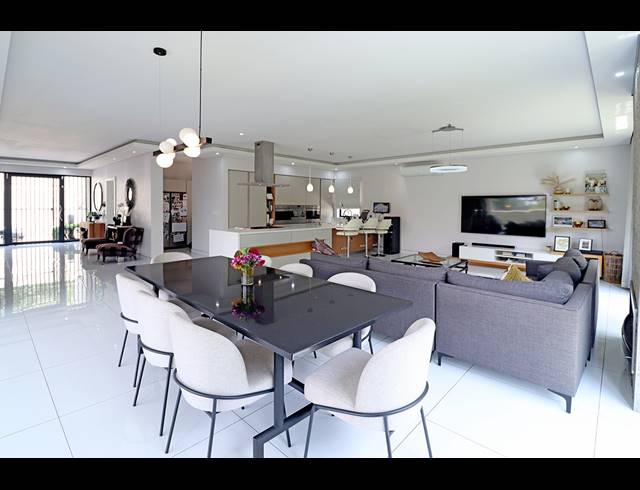 4 BEDROOM CLUSTER FOR SALE IN GLENHAZEL